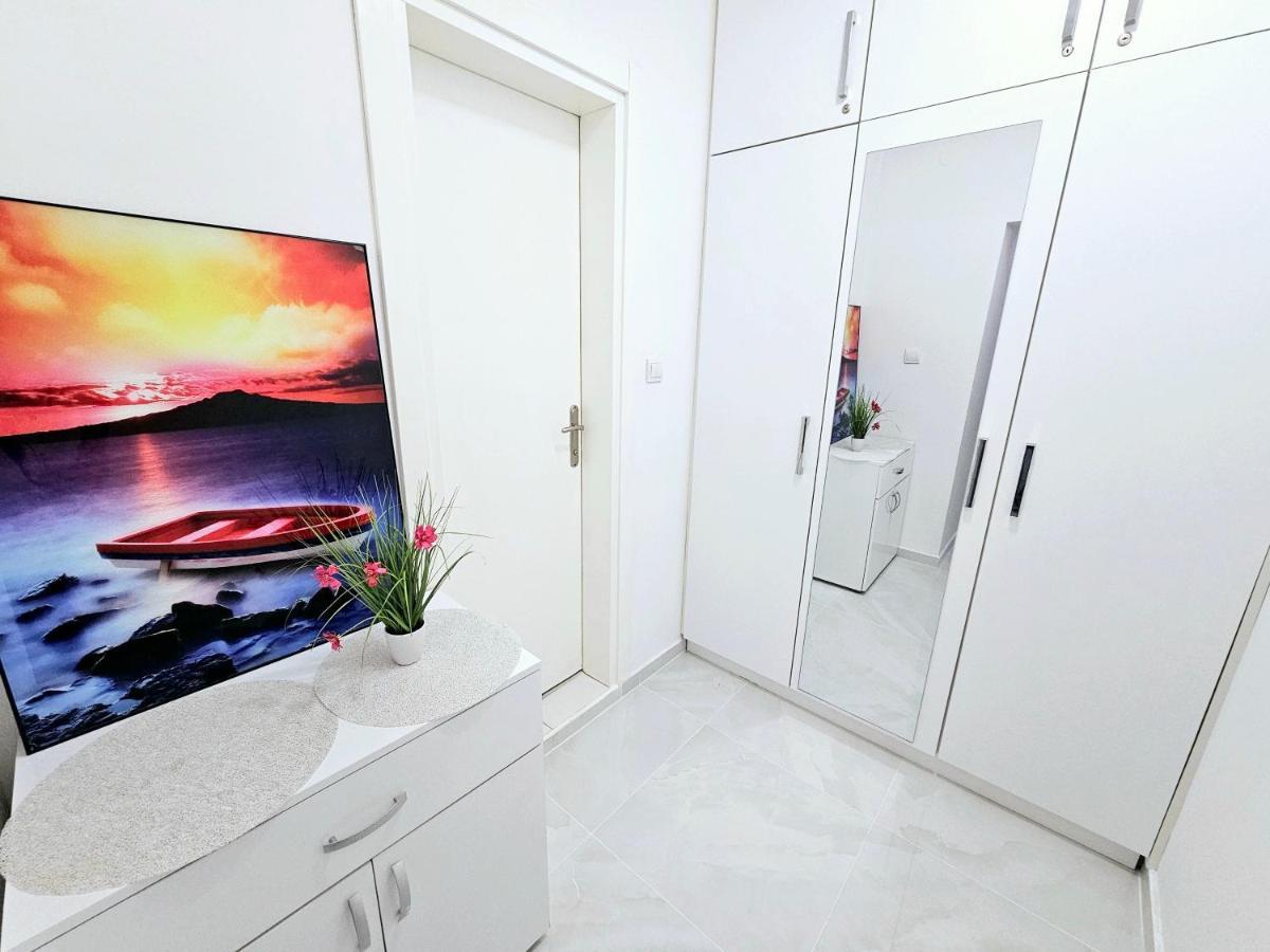 Studio Apartment With Balcony 300M From Beach Slântsjev Brjag Eksteriør bilde